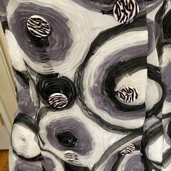 Beautiful stylish coat by Samuel Dong - Picture 4 of 5